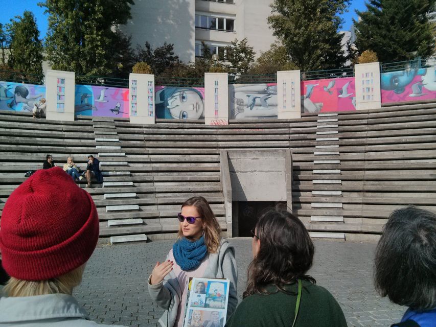 Paris: Belleville Street Art Tour with an Artist - Finding the Group at Aux Ours, and Starting on Time