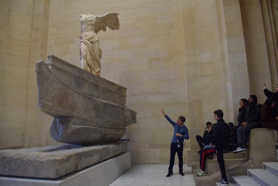 Paris: Best of the Louvre Guided Tour with Pre-booked Ticket - The guided highlights circuit: from royal palace to masterpiece trail