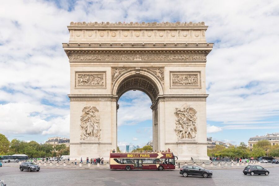 Paris: Big Bus Hop-on Hop-off Tour & Panoramic Night Tour - Comfort, sound, and the winter reality of open-top buses