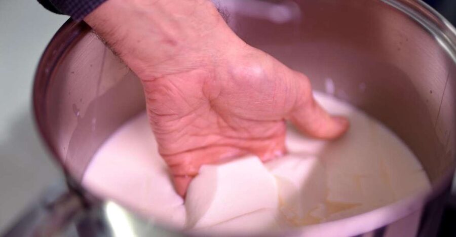 Paris: Butter and Cheesemaking Workshop - Learning French cheese varieties, so your taste makes sense