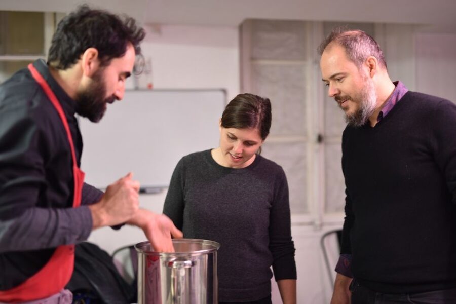 Paris: Butter and Cheesemaking Workshop - Traditional butter: the craft you can repeat at home