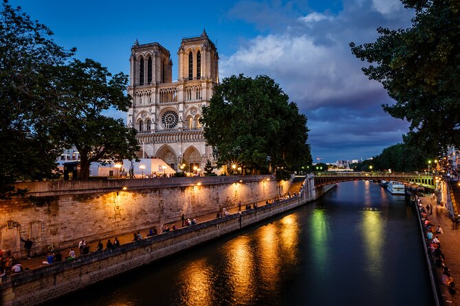 Paris by Night Tootbus Tour - Moulin Rouge after dark: the cabaret icon and what you’ll actually get