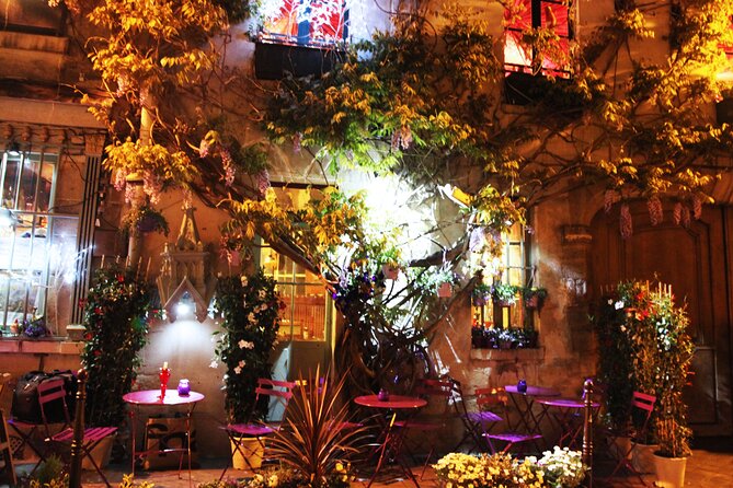 Paris by Night Walking Tour: Ghosts, Mysteries and Legends - Île de la Cité: the island that kept getting used
