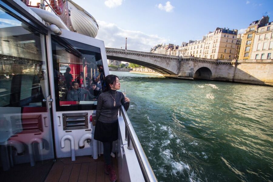 Paris: Champagne Tasting Cruise Departure from Eiffel Tower - Finding the dock near the Eiffel Tower: the part you should not rush