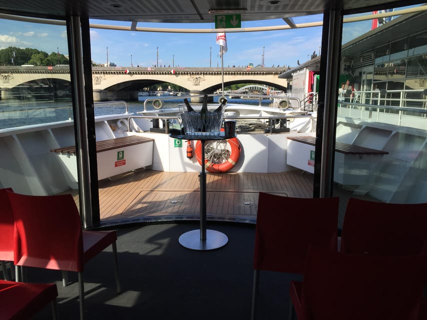 Paris: Champagne Tasting Cruise Departure from Eiffel Tower - Price and value: why $93 for an hour can be fair, if you want this exact thing