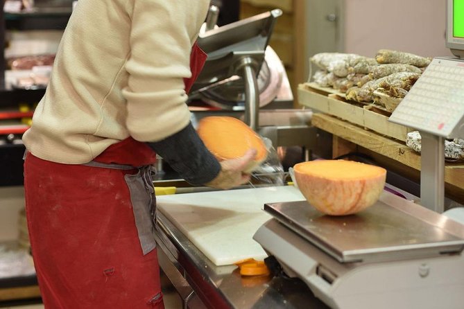 Paris Cheesemaking Workshop including Wine and Cheese Tasting with an Expert - Group size and pacing: why 2 hours feels just right