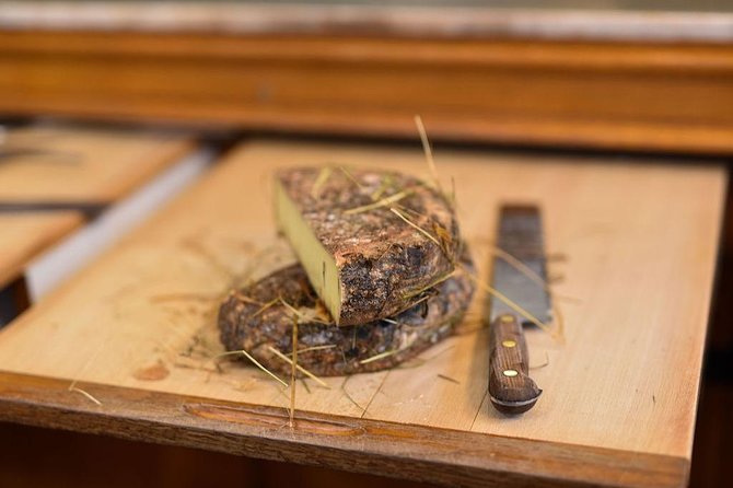 Paris Cheesemaking Workshop including Wine and Cheese Tasting with an Expert - Back-stage cheesemaking: what the workshop really teaches