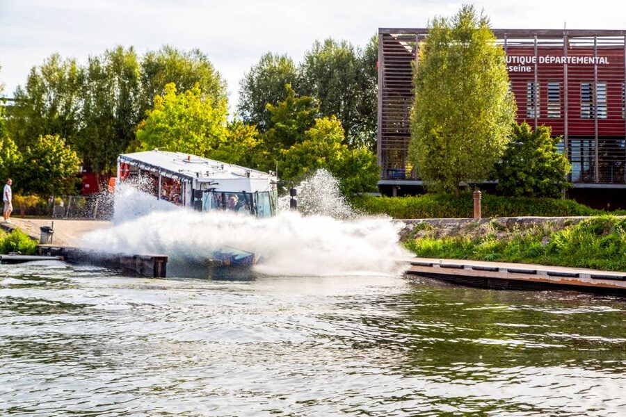 Paris: City and River Seine Tour on an Amphibious Bus - Splash Into the River: What the Seine Segment Really Feels Like