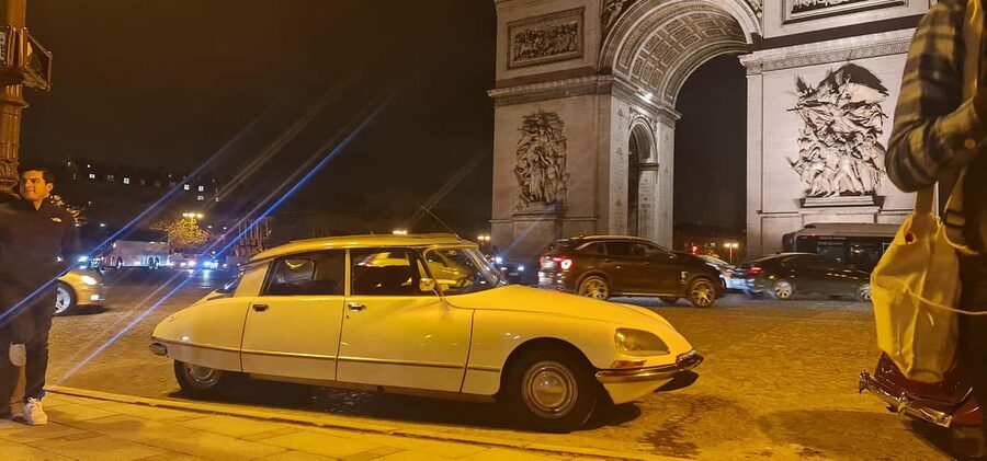 Paris: City Discovery Tour by Vintage Citroën DS Car - Eiffel Tower night magic and Pont de Bir Hakeim angles