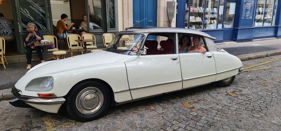 Paris: City Discovery Tour by Vintage Citroën DS Car - Invalides, Musée dOrsay, Petit Palais, Grand Palais from the curb