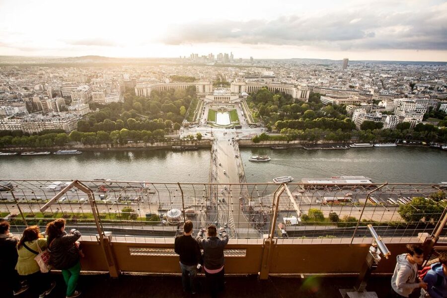 Paris: City Tour by Bus with Eiffel Tower & Optional Summit - Comfort and Rules: What’s Allowed (and What’s Not)