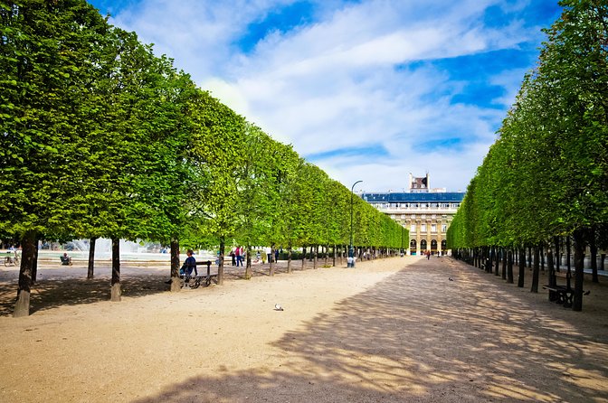 Paris City Tour by Coach with Sightseeing Seine River Cruise - Audio reality check: how the app narration affects your enjoyment