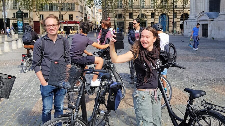 Paris: City Treasures Bike Tour - Notre-Dame to the Latin Quarter, then car-free Seine riding for real city views