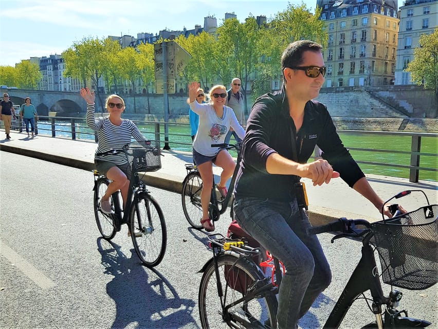 Paris: City Treasures Bike Tour - Cycling in Paris, how bike lanes and etiquette keep you comfortable