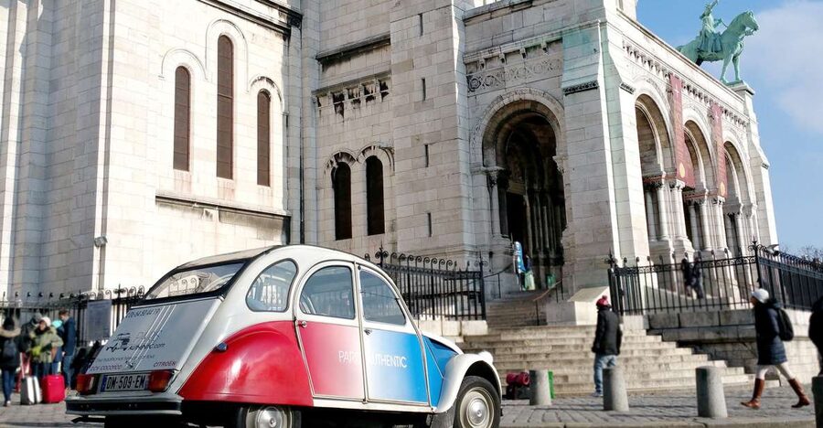 Paris: Classic Sites Tour by Vintage Citroen 2CV - Champs-Elysées to Arc de Triomphe, with the roof down