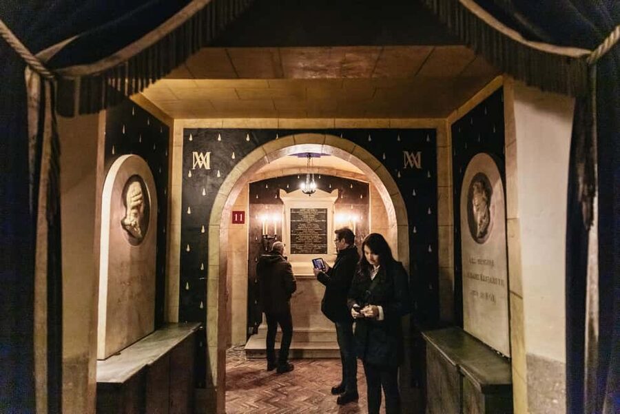 Paris: Conciergerie Ticket with Histopad - Conciergerie in One Minute: From Palace to Prison