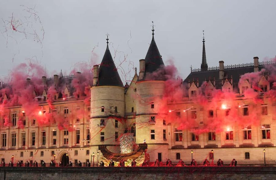Paris: Conciergerie Ticket with Histopad - The Big Picture You’re Walking Through