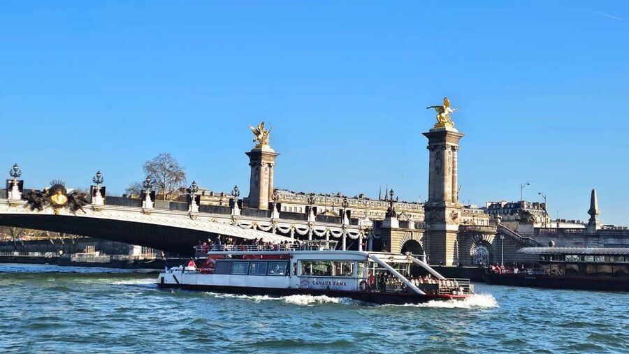 Paris: Cruise from The Canal Saint Martin to The Seine River - Canal Saint-Martin: locks, footbridges, and the tunnel that surprises everyone
