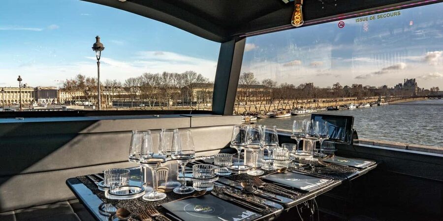 Paris: Cultural Night Bus Tour with Dinner On Board - Who this Paris night bus dinner suits best