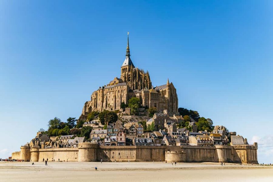 Paris: D-Day Landmarks and Mont Saint-Michel Guided Tour - Getting from Paris to the beach: managing the coach time
