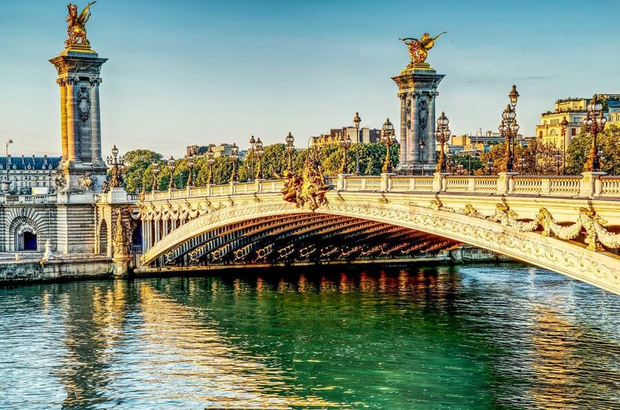 Paris: Day or Sunset Cruise with Drink, Ice Cream or Dessert - The Louvre to Concorde run, plus Grand Palais and Chaillot