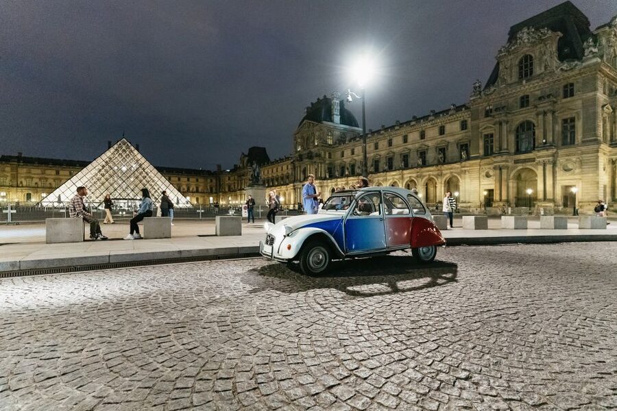 Paris: Discover Paris by Night in a Vintage Car with a Local - Louvre, Notre Dame, and Île de la Cité: seeing the Seine highlights without the crowds