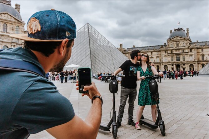 Paris E-Scooter Tour with fun & informative guide (small groups) - Île de la Cité and the heart-island feeling