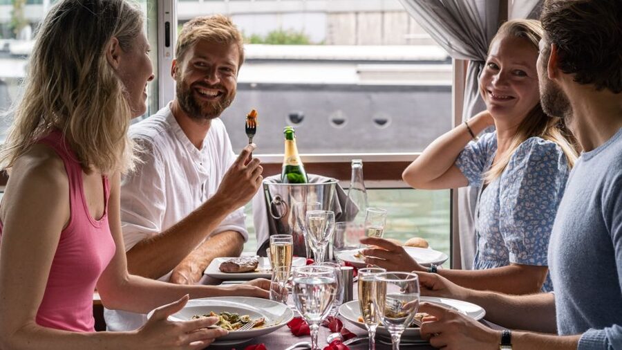 Paris: Early Evening Dinner Cruise on the River Seine - Key things that make this cruise worth your time