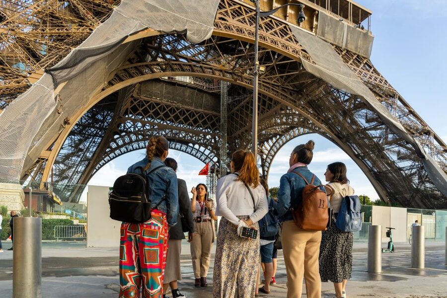 Paris: Eiffel Tower 2nd Floor or Summit Access - What your English host adds to the experience