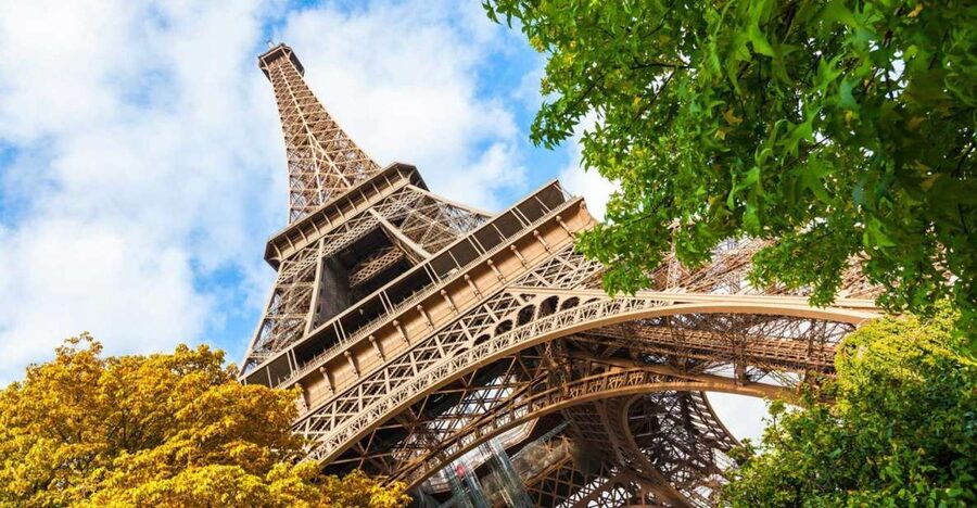 Paris: Eiffel Tower Access and Seine River Cruise - The host presentation: what you’ll actually learn before you look up
