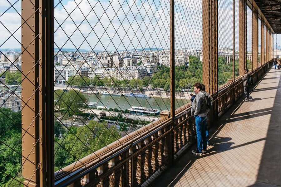 Paris: Eiffel Tower Fully Guided Tour with Summit Option - Why This Guided Eiffel Tower Tour Feels Worth It