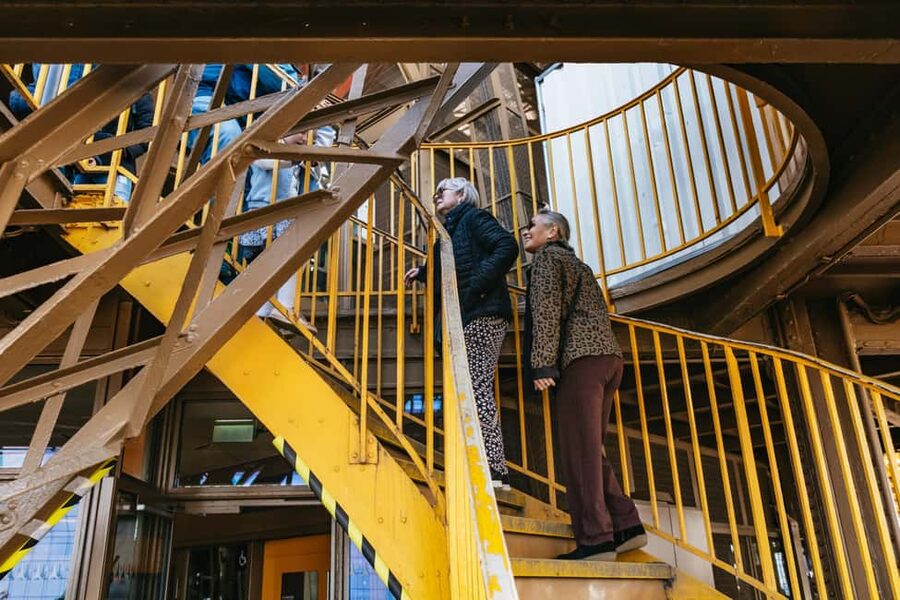 Paris: Eiffel Tower Fully Guided Tour with Summit Option - Timing: How This 75-Minute Tour Actually Feels