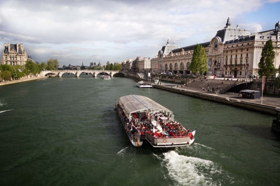 Paris: Eiffel Tower Hosted Tour, Seine Cruise and City Tour - Audio guide on your device: what you’ll actually hear