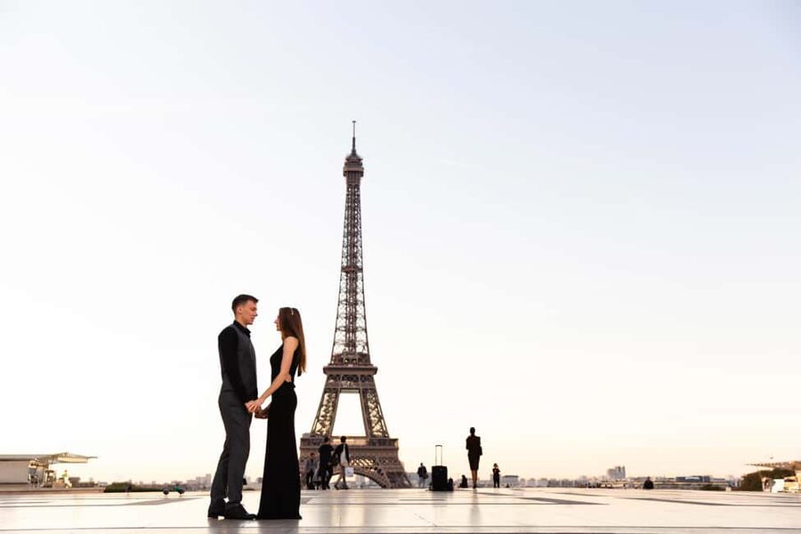 Paris: Eiffel Tower Photoshoot - Pose Direction That Makes You Look Natural (Even If You Hate Posing)