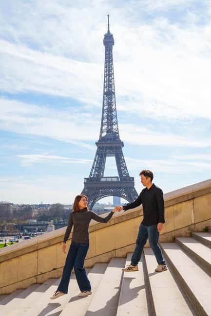 Paris: Eiffel Tower Photoshoot with a Professional - Duration and private group time: 15 minutes or up to 1 hour