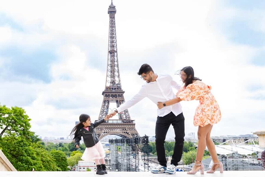 Paris: Eiffel Tower Premium Photoshoot - Weather reality: rain does not have to wreck the photos