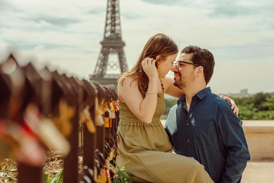 Paris: Eiffel Tower Street Photoshoot - Ending at the Louvre: turning one photo session into a Paris memory