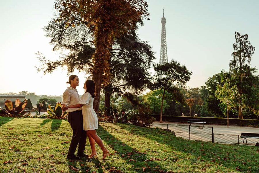 Paris: Eiffel Tower Street Photoshoot - Value for money: $51 per group, then scale by time