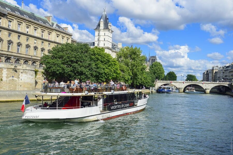 Paris: Eiffel Tower Tour & Seine River Cruise Tour - Seine cruise: the hour-long payoff at water level