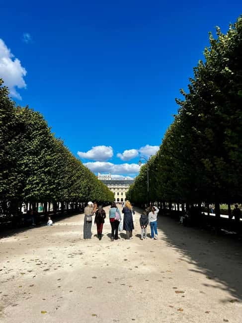 Paris: Emily inspired walking tour - Le Kiosque des noctambules Start: Getting Oriented the Paris Way