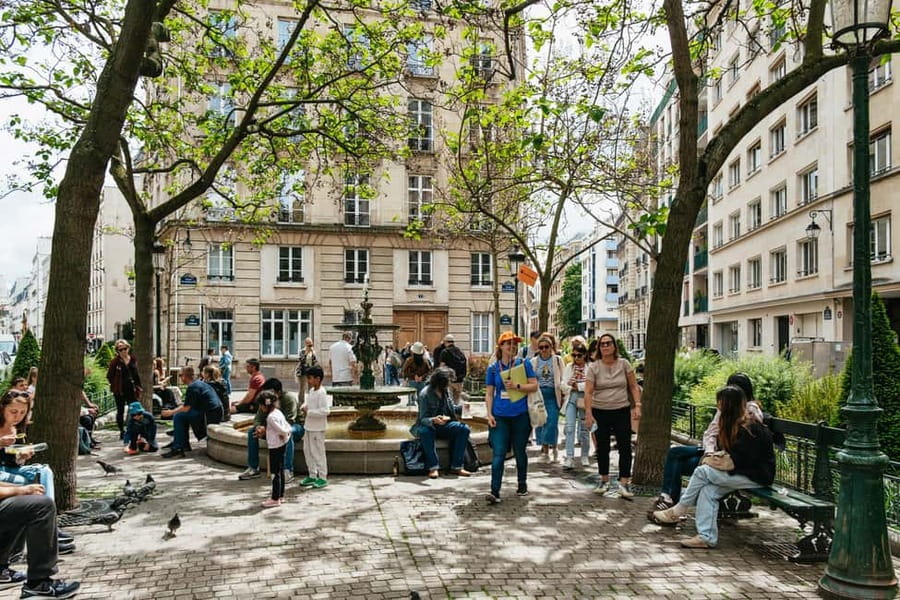Paris: Emily TV Show Locations Guided Walking Tour - Palais-Royal Garden and Colonnes de Buren: the show’s aesthetic, in full daylight