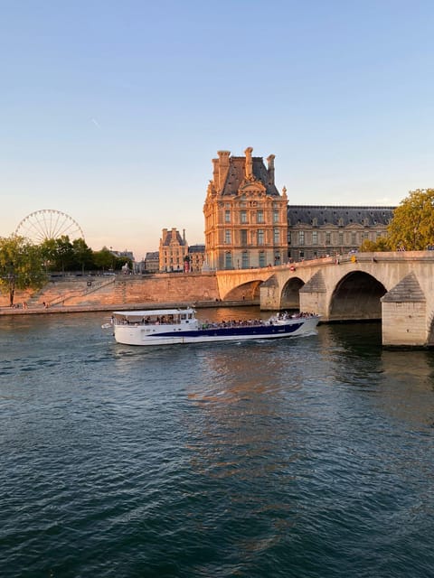 Paris: Evening River Cruise with Music - A stop-by-stop look at the monuments at night