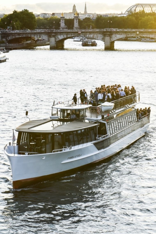 Paris: Evening River Cruise with Music - Timing, weather, and how to catch the Eiffel Tower sparkle
