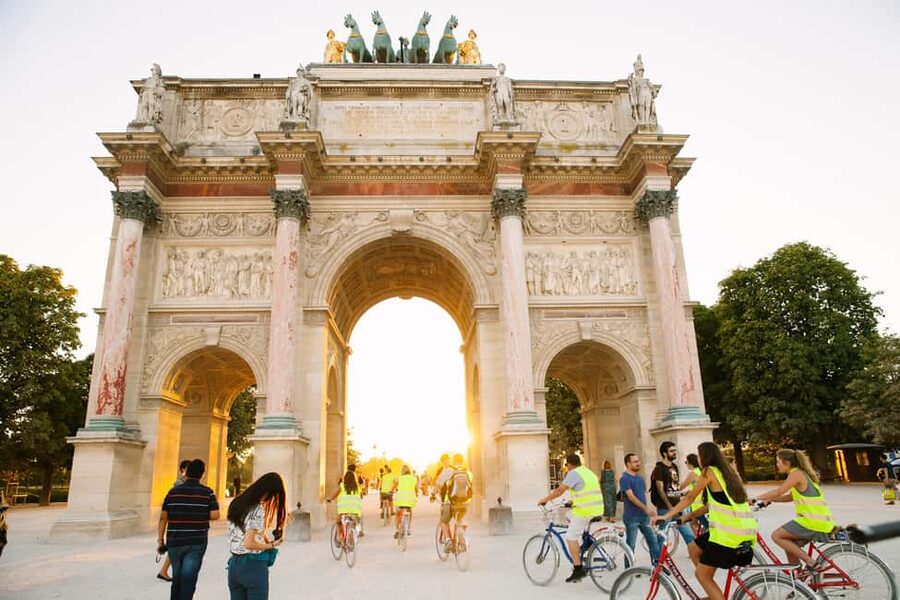 Paris Evening Snapshot Bike Tour - Weather and Comfort: What to Bring for a Smooth Ride