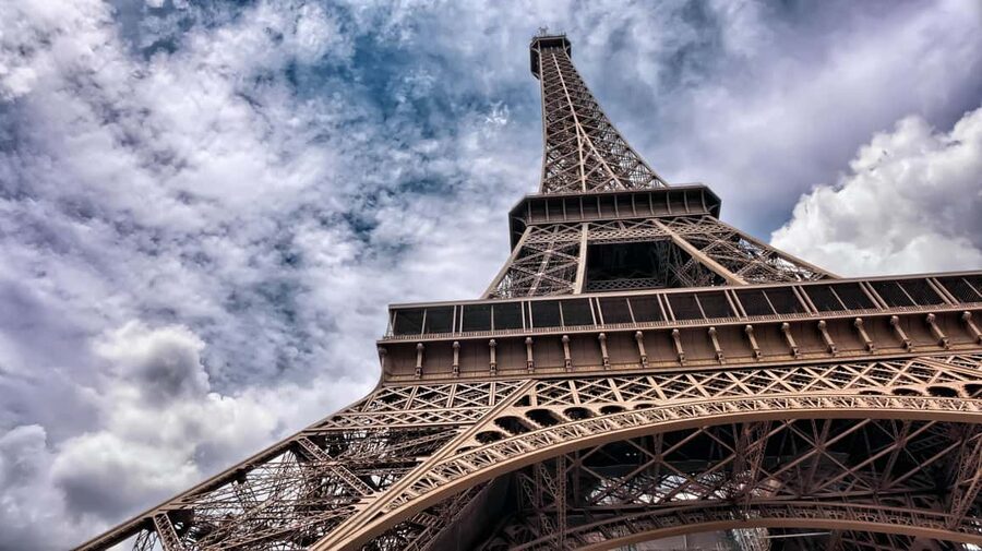 Paris: Explorer Pass with 3, 4, 5, 6, or 7 Attractions - Montmartre Lunch or Dinner with the Artists: Food Plus Atmosphere