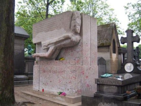 Paris: Famous Graves of Pere Lachaise Cemetery Guided Tour - Entering the cemetery at Alexandre Dumas, not guessing your way in