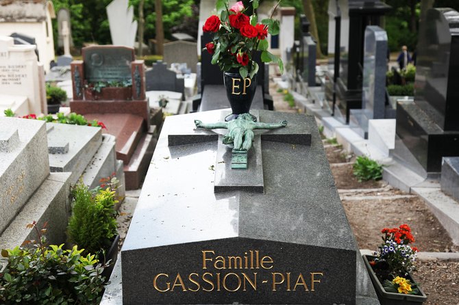 Paris: Famous Graves of Pere Lachaise Cemetery Guided Tour - Hills, cobblestones, and uneven ground: the practical side