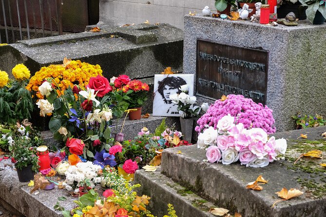 Paris: Famous Graves of Pere Lachaise Cemetery Guided Tour - Meeting point and end point: plan for Metro timing