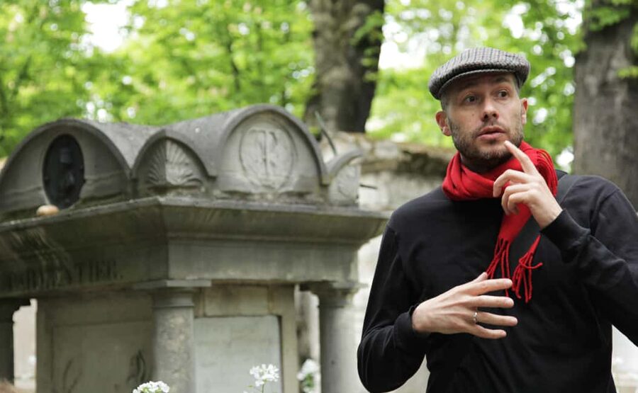 Paris: Famous Graves of Pere Lachaise Cemetery Guided Tour - Price and value: why $15 can make sense here