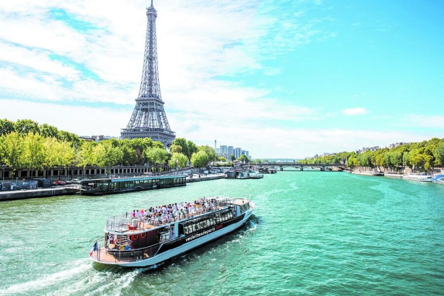 Paris: Fast-Access Seine River Cruise from Eiffel Tower - Hôtel de Ville and the Louvre: Watching the City’s Power Centers